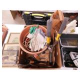 Wooden hanging feeder - Gate R Blade hedge shears