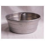 Luker Cakes Urbana Illinois bundt pan