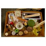 12 various vintage perfume bottles - New acrylic