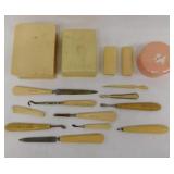 19 vintage celluloid pieces: 2 hand mirrors - Tray