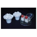 2 sets of vintage salt & pepper shakers