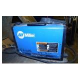 Miller Maxstar 200 DC inverter arc welder machine