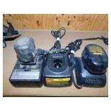 2 Dewalt chargers & 1 battery - Univolt charger &