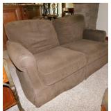 Nice Flexsteel 2 cushion loveseat, 62" wide