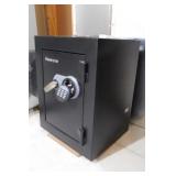 Sentry combination safe w/ key,