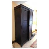 Large modern 2 door storage cabinet w/ 6 drawers &