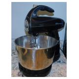 Sunbeam Mixmaster stand mixer w/ stainless bowl
