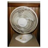 Lasko 3 speed oscillating 14' desk fan