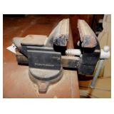 Oxwall 4' swivel bench vise, bring tools to remove