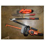 Black & Decker electric hedge trimmer, 10' -