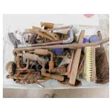 Tote of tools: Braces - Chain break - Wards plane