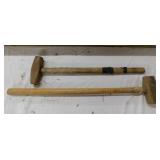 2 sledge hammers