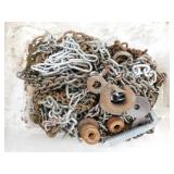 Small link chain sections in tote