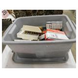 Small Rubbermaid Roughneck storage tote w/