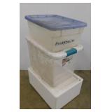 2 storage tote boxes w/ lids - Sterilite storage