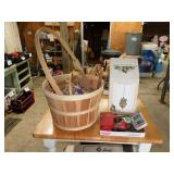Basket of rope & wood dï¿½cor - Pinecone chandelier