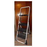Cosco 3 step paint ladder