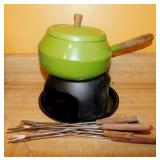 Fondue pot w/ forks