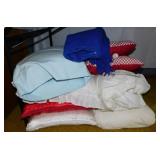 Blankets - Throw pillows - Bed pillow & more