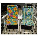 2 folding floral lawn chairs - Woven patio