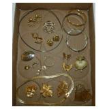 Costume jewelry: Brooch pins - Bracelets -