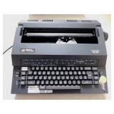 Smith Corona SE200 electric typewriter w/ cover