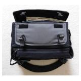 Canon E250 8mm video camcorder w/ manual & case