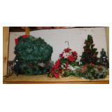 Christmas: Tabletop trees - Flocked wreath -