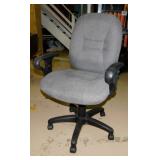 Executive upholstered 5 wheel desk chair w/ arm