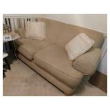 Hickory Hill tweed loveseat w/ throw pillows, 6'