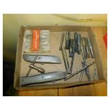 Hand taps - Drill bits - 2 utility knives