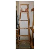 Wooden 6' step ladder, 200 lb. weight capacity