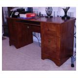 Solid wood office desk, 60' x 23' x 29',
