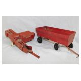Ertl International Harvester IH square hay baler,