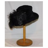 6 ladies black mourning hats - Hat stand