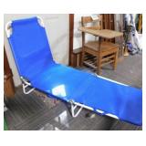 New folding lounge & beach chairs - 2 life jackets