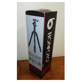 New Bonfoto B690C camera tripod in box