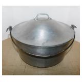 Vintage Majestic Cookware dutch oven w/ lid,