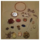 Vintage gold filled jewelry: Lovely engraved