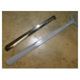 2 long handled shoehorns - 2 tripods: Linco