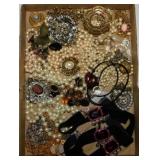 Vintage ladies costume jewelry: Necklaces -
