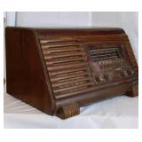 1941 Philco tabletop vacuum tube radio log cabin