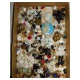 Vintage sewing buttons - Seashell bracelet