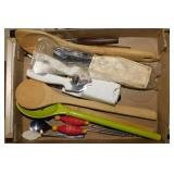 Kitchen utensils: Pampered Chef - 4 Danish teak