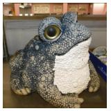 Garden yard art statues: Bull frog, 9" tall -