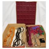 Costume jewelry: Necklaces - Bracelets - Rings -