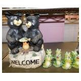Garden yard art statues: Welcome bears, 12" tall
