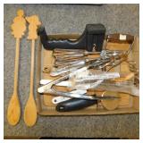 Kitchen utensils: Wooden spoons - Tongs - Pizza