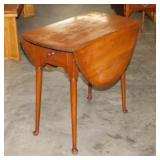 Walnut double drop leaf parlor table w/ drawer