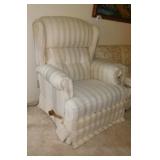 La-Z-Boy manual recliner, 21" wide seat